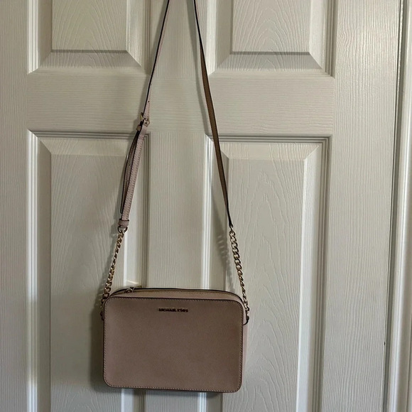 Jet Set Large Saffiano Leather Crossbody Bag Pink EUC - Picture 3 of 9